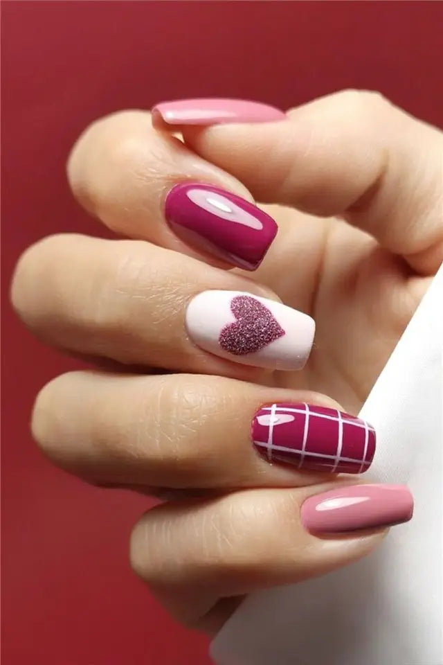 10+ Happy Valentines Day Nails To Try