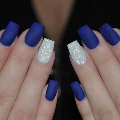 Royal Blue Nails With Silver Accents；blue manicure；blue nail designs；Blue Gel；Nail Polish；blue nail art；rhinestone nails；
