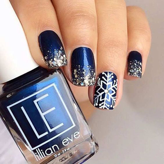 Royal Blue Nails With Silver Accents；blue manicure；blue nail designs；Blue Gel；Nail Polish；blue nail art；rhinestone nails；