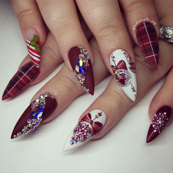 50+ Christmas Red Stiletto Nail Art Ideas; Christmas nail art design; Christmas nail art design stiletto; simple Christmas nail art design.Stiletto Nail Art;Red Stiletto Nail Art; Red Nail Art;