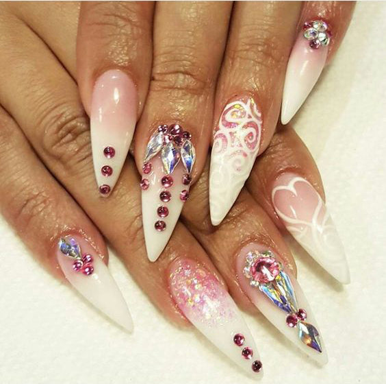 50+ Christmas Red Stiletto Nail Art Ideas; Christmas nail art design; Christmas nail art design stiletto; simple Christmas nail art design.Stiletto Nail Art;Red Stiletto Nail Art; Red Nail Art;