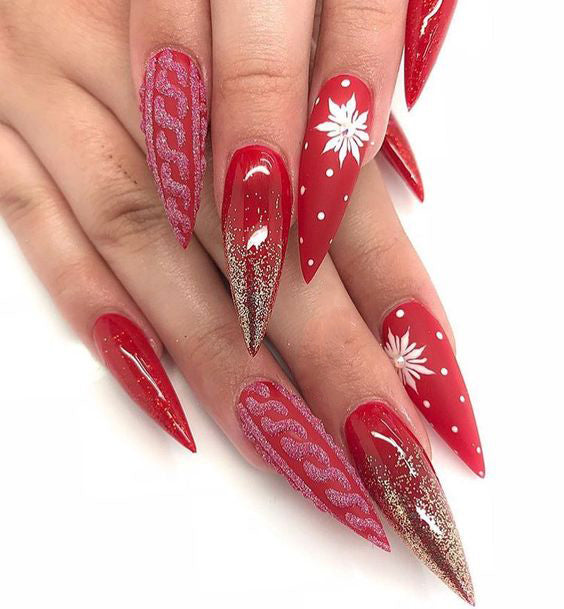 50+ Christmas Red Stiletto Nail Art Ideas; Christmas nail art design; Christmas nail art design stiletto; simple Christmas nail art design.Stiletto Nail Art;Red Stiletto Nail Art; Red Nail Art;