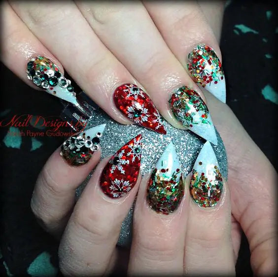 50+ Christmas Red Stiletto Nail Art Ideas; Christmas nail art design; Christmas nail art design stiletto; simple Christmas nail art design.Stiletto Nail Art;Red Stiletto Nail Art; Red Nail Art;