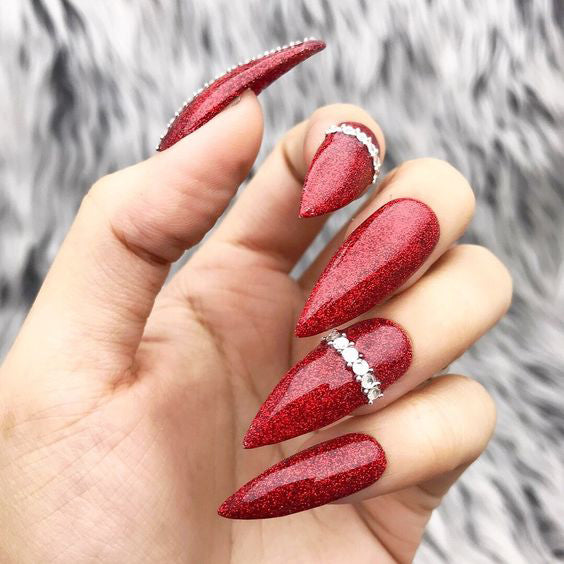 50+ Christmas Red Stiletto Nail Art Ideas; Christmas nail art design; Christmas nail art design stiletto; simple Christmas nail art design.Stiletto Nail Art;Red Stiletto Nail Art; Red Nail Art;