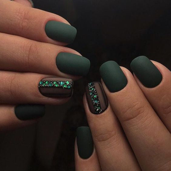 36+ Pretty Trending Fall Nails; coffin nails; Fall gel nail; short Green nails; Green cute nails; Green matte nails; Green glitter nails.