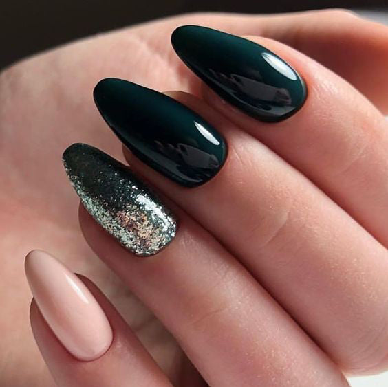 36+ Pretty Trending Fall Nails; coffin nails; Fall gel nail; short Green nails; Green cute nails; Green matte nails; Green glitter nails.