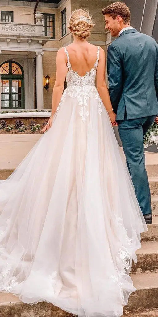 20 + Romantic Bridal Gowns Perfect For Any Love Story