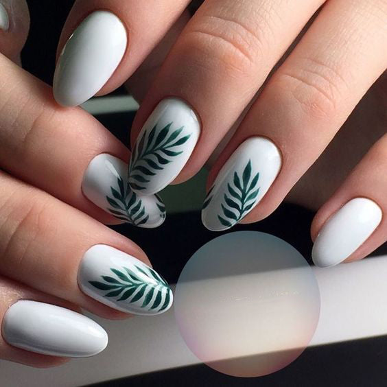 20+ Cool Tropical Leaves Nails Designs; Tropical Leaves nails; design de unhas; Геометрия Дизайн ногтей; Дизайн ногтей; Summer nails; Beach nails; Vocation nails; nail shop; nail salon; simple nails;