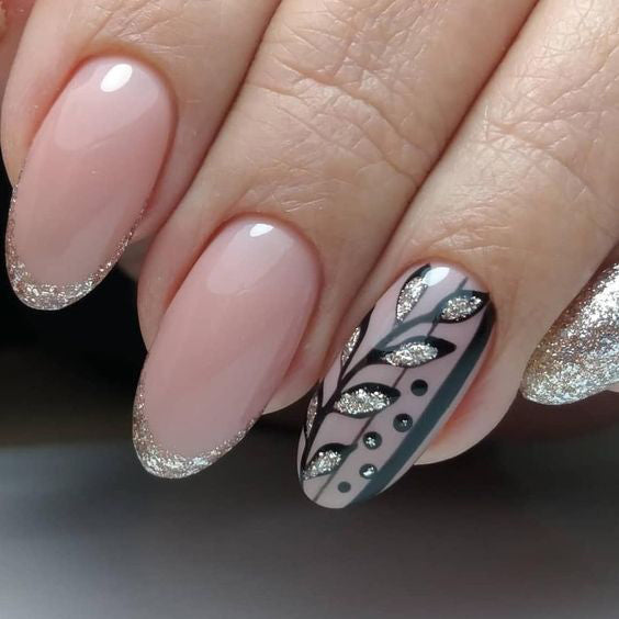 20+ Cool Tropical Leaves Nails Designs; Tropical Leaves nails; design de unhas; Геометрия Дизайн ногтей; Дизайн ногтей; Summer nails; Beach nails; Vocation nails; nail shop; nail salon; simple nails;