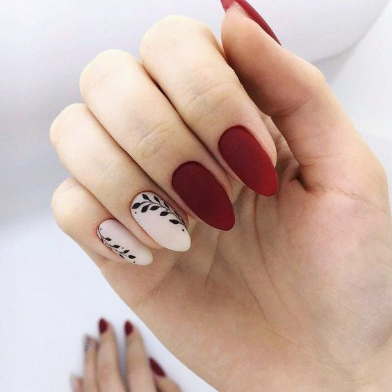 20+ Cool Tropical Leaves Nails Designs; Tropical Leaves nails; design de unhas; Геометрия Дизайн ногтей; Дизайн ногтей; Summer nails; Beach nails; Vocation nails; nail shop; nail salon; simple nails;