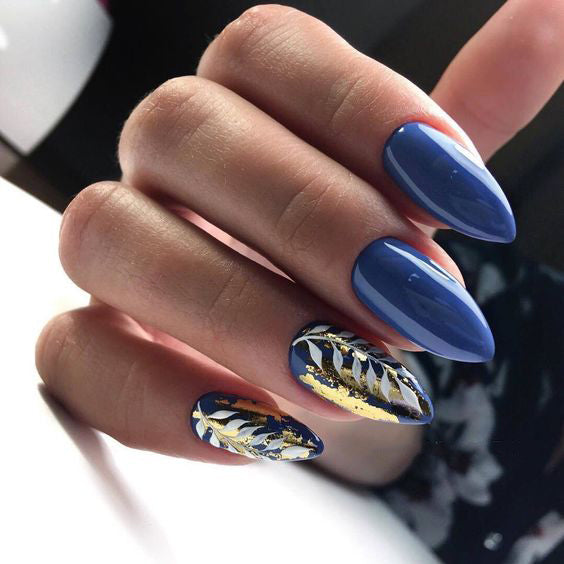 20+ Cool Tropical Leaves Nails Designs; Tropical Leaves nails; design de unhas; Геометрия Дизайн ногтей; Дизайн ногтей; Summer nails; Beach nails; Vocation nails; nail shop; nail salon; simple nails;