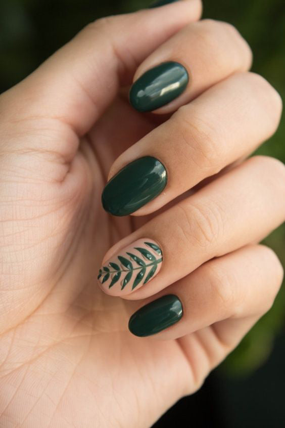 20+ Cool Tropical Leaves Nails Designs; Tropical Leaves nails; design de unhas; Геометрия Дизайн ногтей; Дизайн ногтей; Summer nails; Beach nails; Vocation nails; nail shop; nail salon; simple nails;
