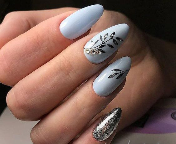 20+ Cool Tropical Leaves Nails Designs; Tropical Leaves nails; design de unhas; Геометрия Дизайн ногтей; Дизайн ногтей; Summer nails; Beach nails; Vocation nails; nail shop; nail salon; simple nails;