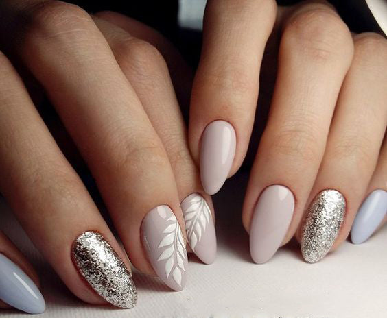 20+ Cool Tropical Leaves Nails Designs; Tropical Leaves nails; design de unhas; Геометрия Дизайн ногтей; Дизайн ногтей; Summer nails; Beach nails; Vocation nails; nail shop; nail salon; simple nails;