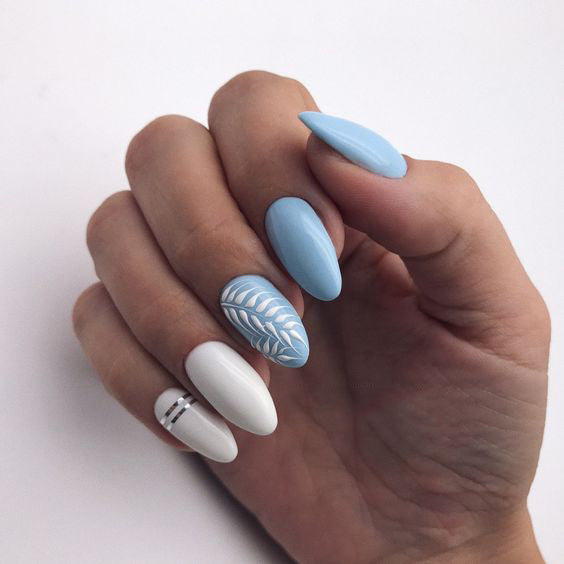 20+ Cool Tropical Leaves Nails Designs; Tropical Leaves nails; design de unhas; Геометрия Дизайн ногтей; Дизайн ногтей; Summer nails; Beach nails; Vocation nails; nail shop; nail salon; simple nails;
