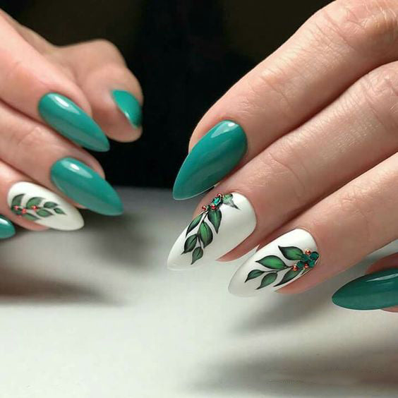 20+ Cool Tropical Leaves Nails Designs; Tropical Leaves nails; design de unhas; Геометрия Дизайн ногтей; Дизайн ногтей; Summer nails; Beach nails; Vocation nails; nail shop; nail salon; simple nails;