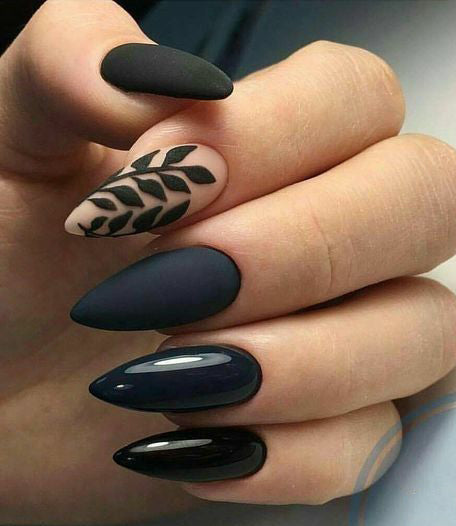 20+ Cool Tropical Leaves Nails Designs; Tropical Leaves nails; design de unhas; Геометрия Дизайн ногтей; Дизайн ногтей; Summer nails; Beach nails; Vocation nails; nail shop; nail salon; simple nails;