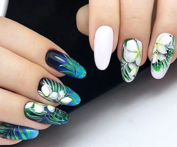 20+ Cool Tropical Leaves Nails Designs; Tropical Leaves nails; design de unhas; Геометрия Дизайн ногтей; Дизайн ногтей; Summer nails; Beach nails; Vocation nails; nail shop; nail salon; simple nails;