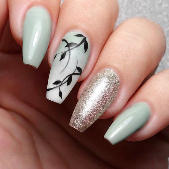 20+ Cool Tropical Leaves Nails Designs; Tropical Leaves nails; design de unhas; Геометрия Дизайн ногтей; Дизайн ногтей; Summer nails; Beach nails; Vocation nails; nail shop; nail salon; simple nails;