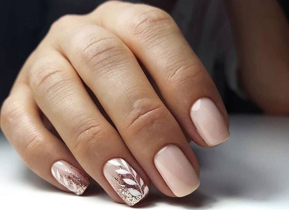20+ Cool Tropical Leaves Nails Designs; Tropical Leaves nails; design de unhas; Геометрия Дизайн ногтей; Дизайн ногтей; Summer nails; Beach nails; Vocation nails; nail shop; nail salon; simple nails;