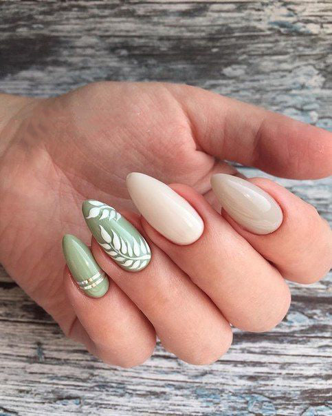 20+ Cool Tropical Leaves Nails Designs; Tropical Leaves nails; design de unhas; Геометрия Дизайн ногтей; Дизайн ногтей; Summer nails; Beach nails; Vocation nails; nail shop; nail salon; simple nails;