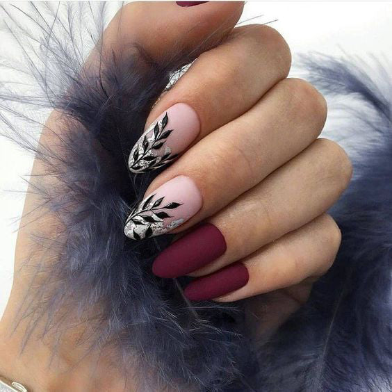 20+ Cool Tropical Leaves Nails Designs; Tropical Leaves nails; design de unhas; Геометрия Дизайн ногтей; Дизайн ногтей; Summer nails; Beach nails; Vocation nails; nail shop; nail salon; simple nails;