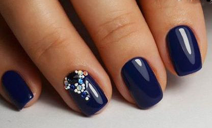 Cobalt Blue Nails With Rhinestones；blue manicure；blue nail designs；Blue Gel；Nail Polish；blue nail art；rhinestone nails；