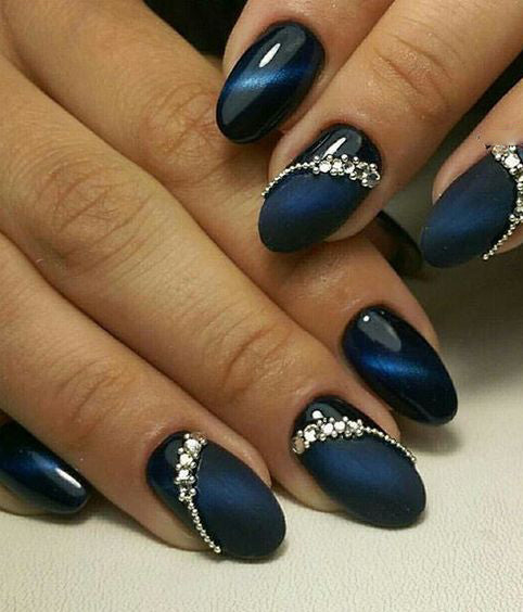 Cobalt Blue Nails With Rhinestones；blue manicure；blue nail designs；Blue Gel；Nail Polish；blue nail art；rhinestone nails；