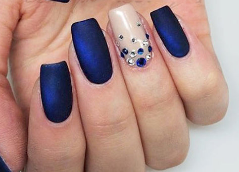 Cobalt Blue Nails With Rhinestones；blue manicure；blue nail designs；Blue Gel；Nail Polish；blue nail art；rhinestone nails；