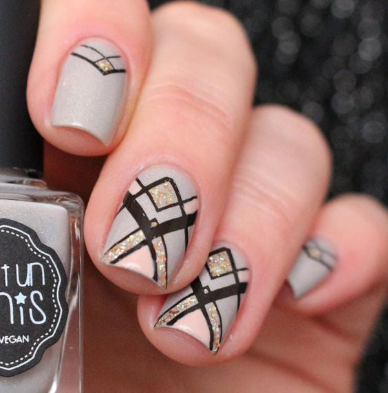 Manicure Geometric Nail Art Ideas ; design de unhas; Геометрия Дизайн ногтей; Дизайн ногтей; geometric nails; Grey nails; manicure; nail shop; nail salon;