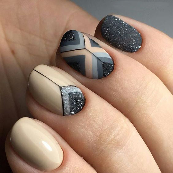 Manicure Geometric Nail Art Ideas ; design de unhas; Геометрия Дизайн ногтей; Дизайн ногтей; geometric nails; Grey nails; manicure; nail shop; nail salon;