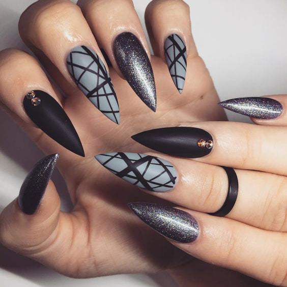 Manicure Geometric Nail Art Ideas ; design de unhas; Геометрия Дизайн ногтей; Дизайн ногтей; geometric nails; Grey nails; manicure; nail shop; nail salon;