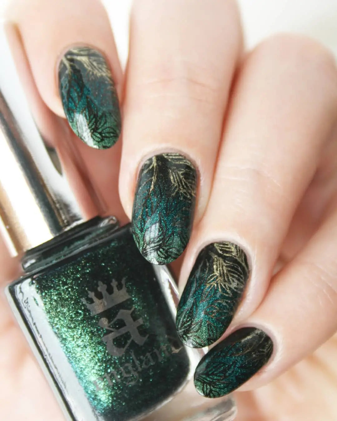 35+ Leaf Nails Art Ideas for your Fall; leaf nails; cute leaf nails; leaf coffin nails; easy leaf nails; leaf nails designs Fall nails ideas;