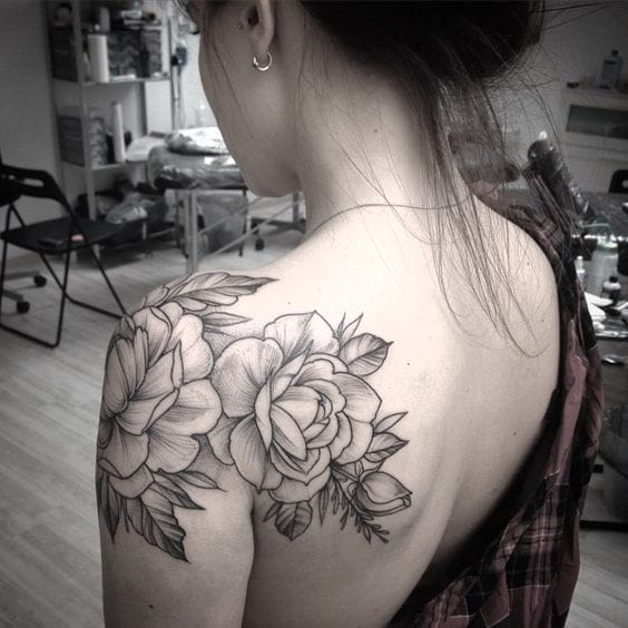 50+ Shoulder Tattoo For Woman;Simple Shoulder tattoo ; flower tattoos; rose tattoos; beautiful tattoos; Shoulder tattoos; sex tattoos