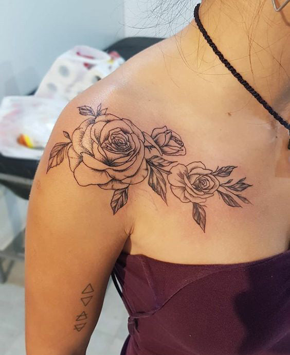 50+ Shoulder Tattoo For Woman;Simple Shoulder tattoo ; flower tattoos; rose tattoos; beautiful tattoos; Shoulder tattoos; sex tattoos