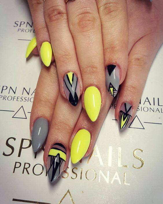 Manicure Geometric Nail Art Ideas ; design de unhas; Геометрия Дизайн ногтей; Дизайн ногтей; geometric nails; Yellow nails; manicure; nail shop; nail salon;