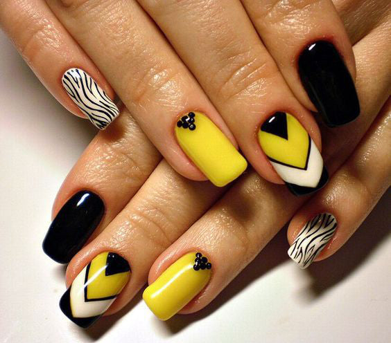 Manicure Geometric Nail Art Ideas ; design de unhas; Геометрия Дизайн ногтей; Дизайн ногтей; geometric nails; Yellow nails; manicure; nail shop; nail salon;
