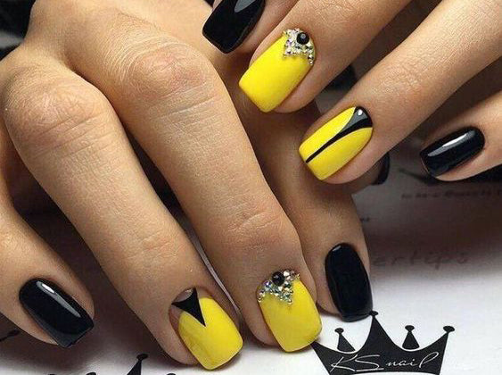 Manicure Geometric Nail Art Ideas ; design de unhas; Геометрия Дизайн ногтей; Дизайн ногтей; geometric nails; Yellow nails; manicure; nail shop; nail salon;
