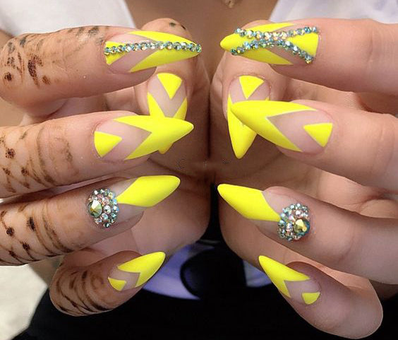 Manicure Geometric Nail Art Ideas ; design de unhas; Геометрия Дизайн ногтей; Дизайн ногтей; geometric nails; Yellow nails; manicure; nail shop; nail salon;