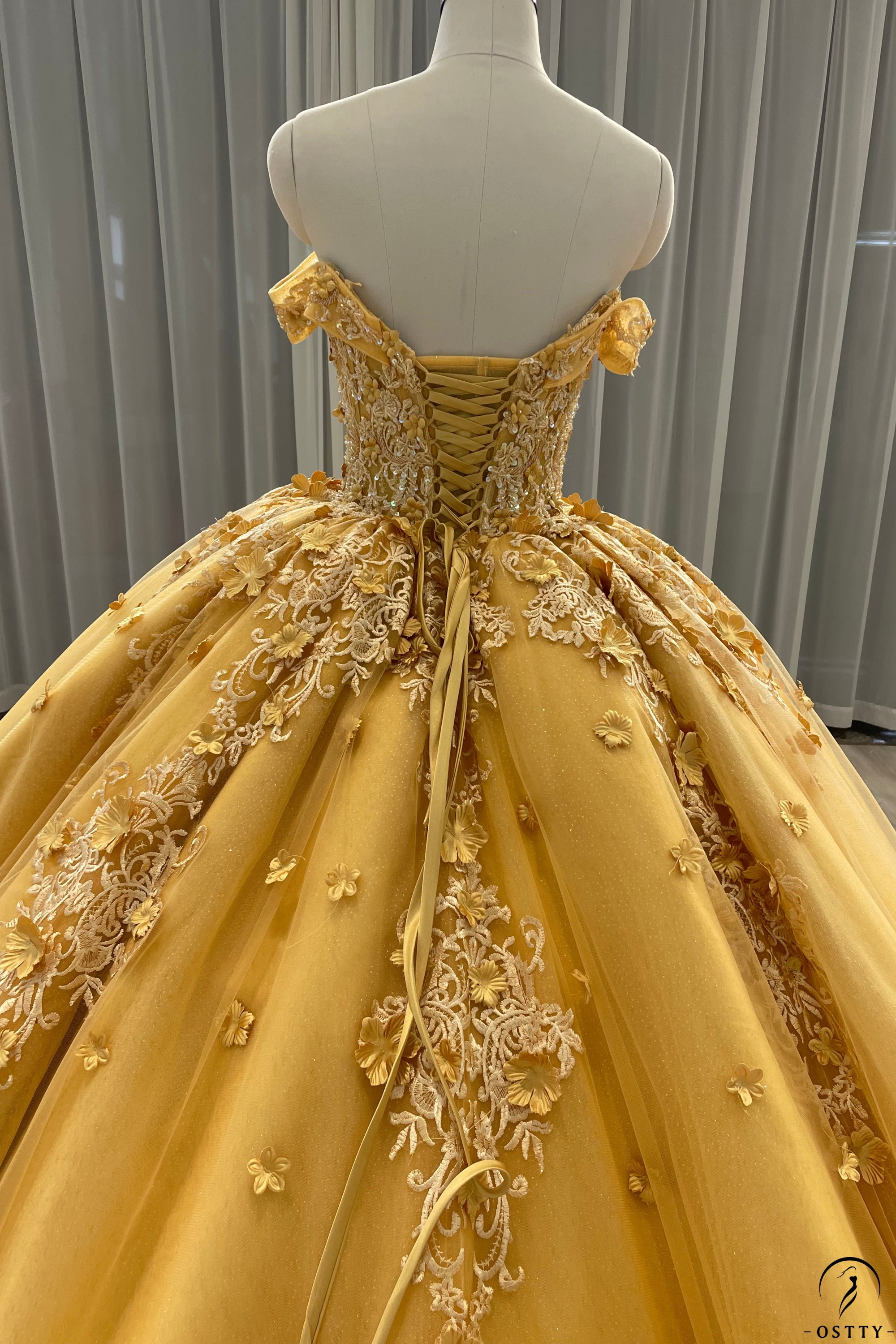 Gold and Off-White Gown – Shaadilogy