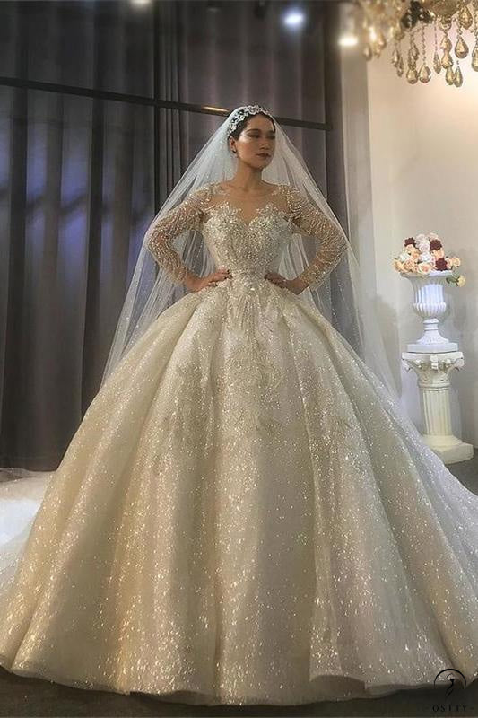 Full Length Portrait Model Wearing White Bridal Ball Gown Standing Stock  Photo by ©faestock 193963202